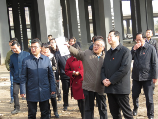 省委常委、西寧市委書記王曉在青海省物產(chǎn)集團總公司黨委書記、總經(jīng)理王玉輝陪同下，深入青海物產(chǎn)朝陽物流園區(qū)。