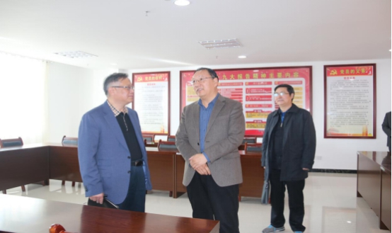省委常委、省總工會主席馬吉孝等一行蒞臨青海物產(chǎn)集團公司視察，調(diào)研指導(dǎo)道路貨運企業(yè)建會、貨運司機入會等工作