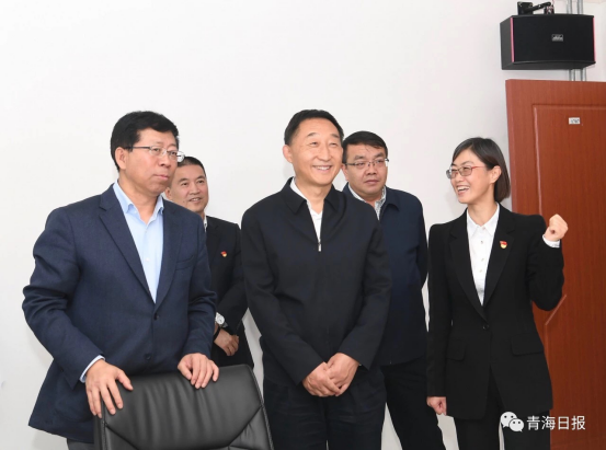 省委副書記、代省長劉寧在副省長王黎明等領(lǐng)導(dǎo)的陪同下視察物產(chǎn)集團